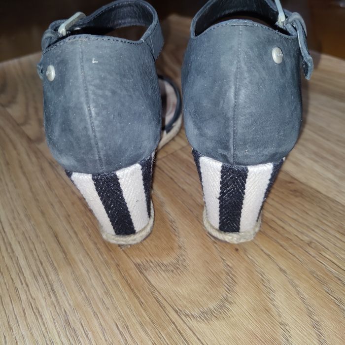 Босоножки UGG набук 38 размер
