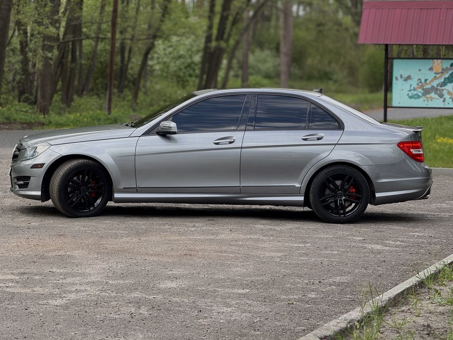 Mercedes-Benz W204 C300 2012 в чудовому стані