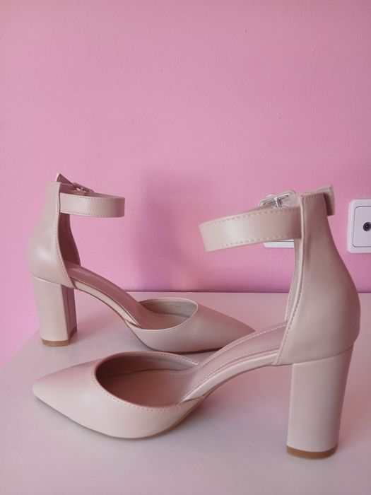 Sapatos salto alto