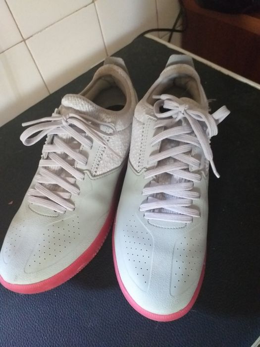 Tenis homem  numero  42 usados so uma vez