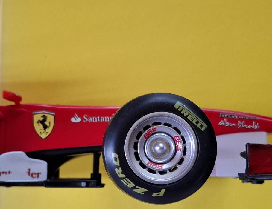 Bolid Ferrari F150 Fernando Alonso #5 Sezon 2011 / Skala 1/14 (37 cm)