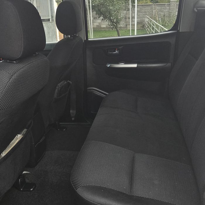 Продам Toyota Hilux 2013