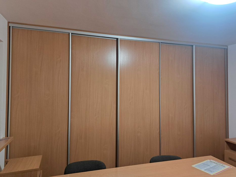Sprzedam meble biurowe, szafa z zabudowy do demontażu. Komplet biurko x2, szafka x2, szafka podwójna, krzesła x3