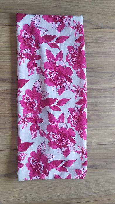 Apaszka/szalik w różowe kwiaty