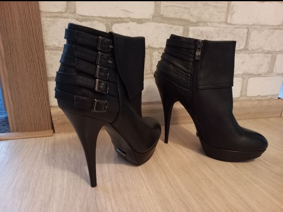 Жіноче взуття Attizzare