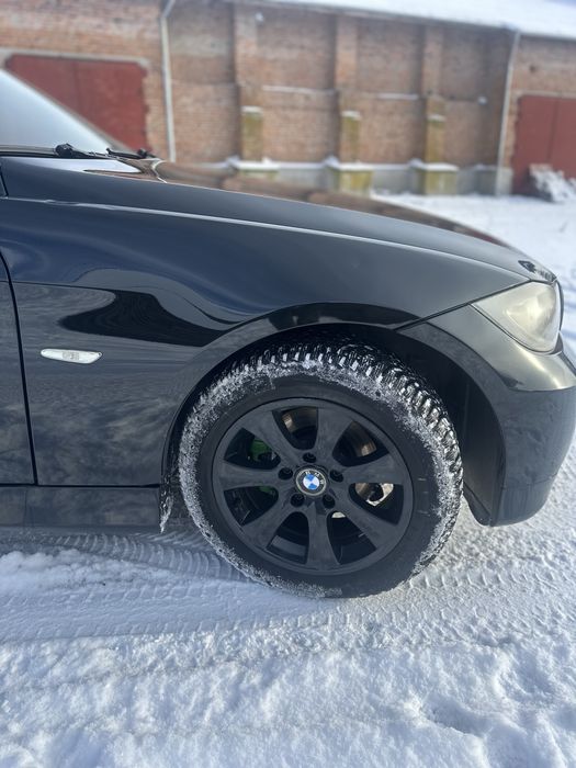 BMW e90 2.0 бенз 2005 року