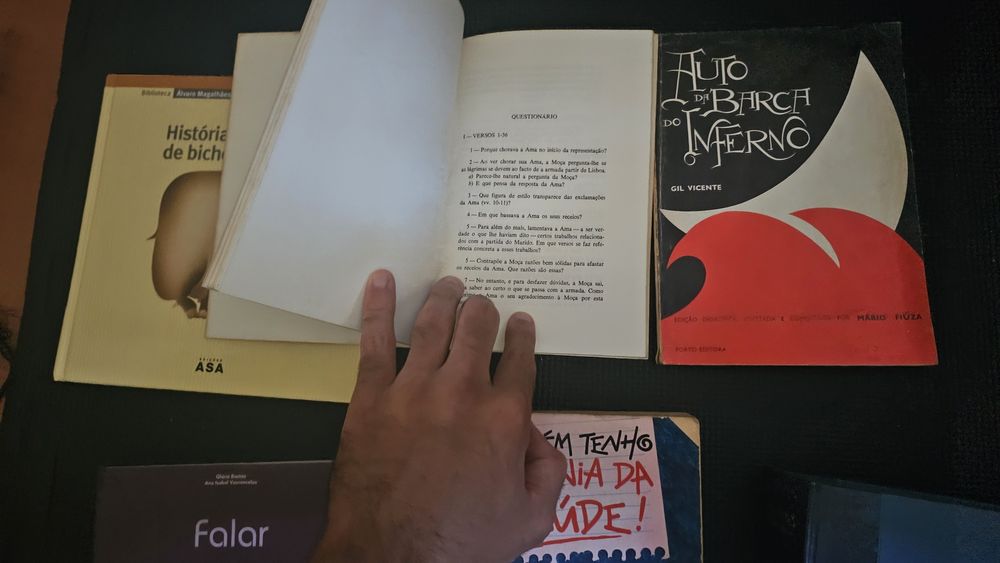 Livros de Estudo Escolar e de Saúde