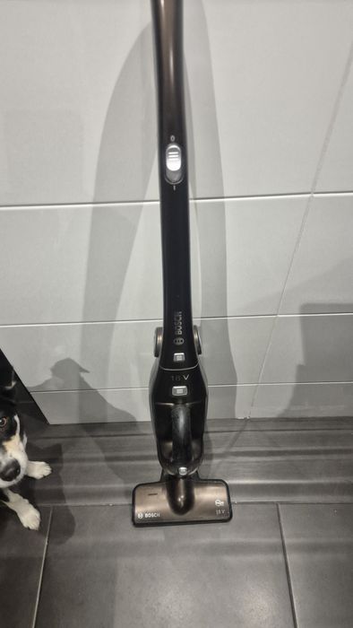 BOSCH odkurzacz pionowy 2w1 bezprzewodowy Move  18v