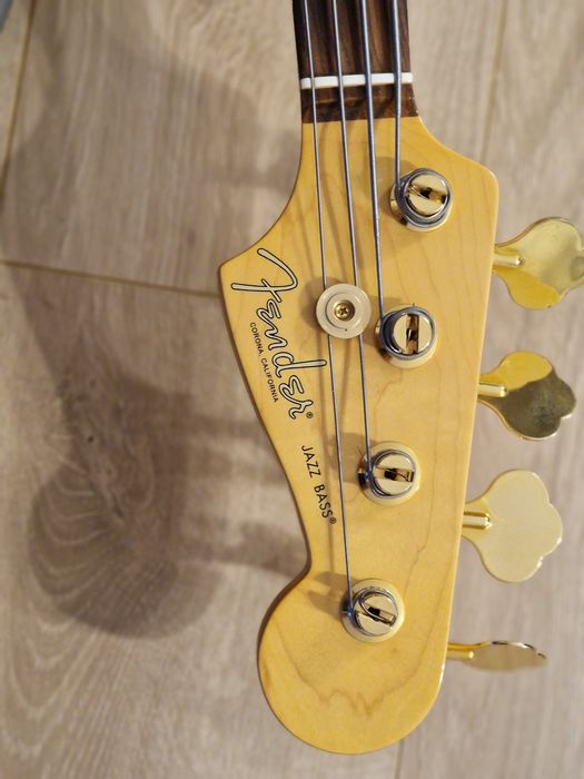 Gitara basowa Fender