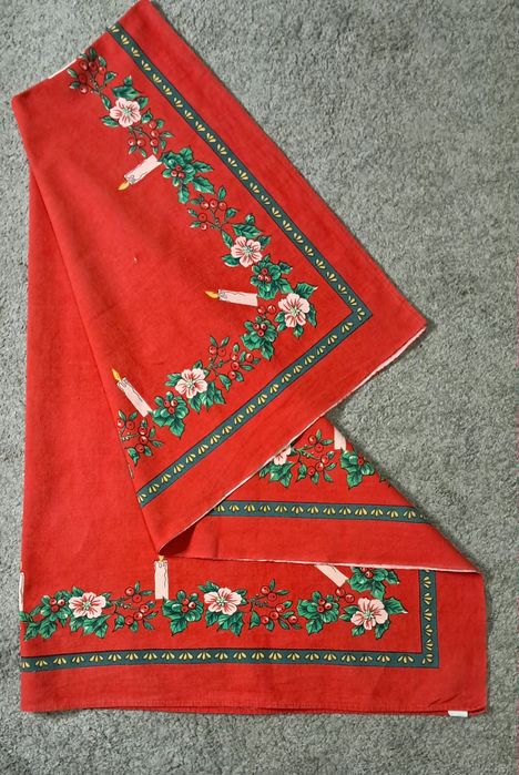 Kwadratowy czerwony bożonarodzeniowy obrus