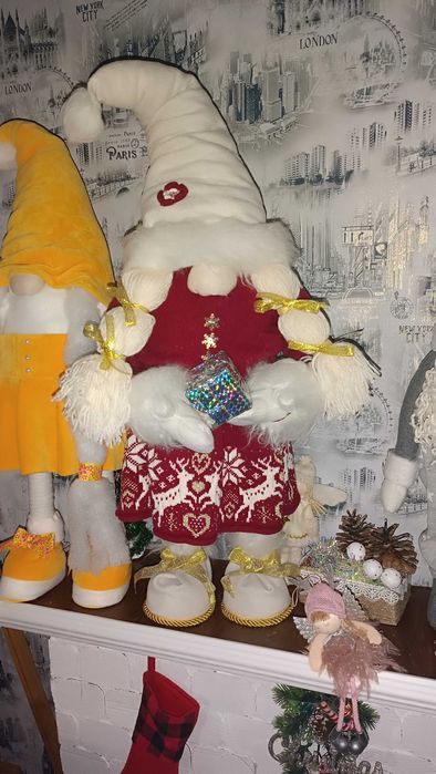 Гном новорічний під ялинку