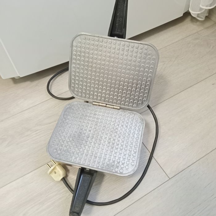 Электро вафельница ласунка