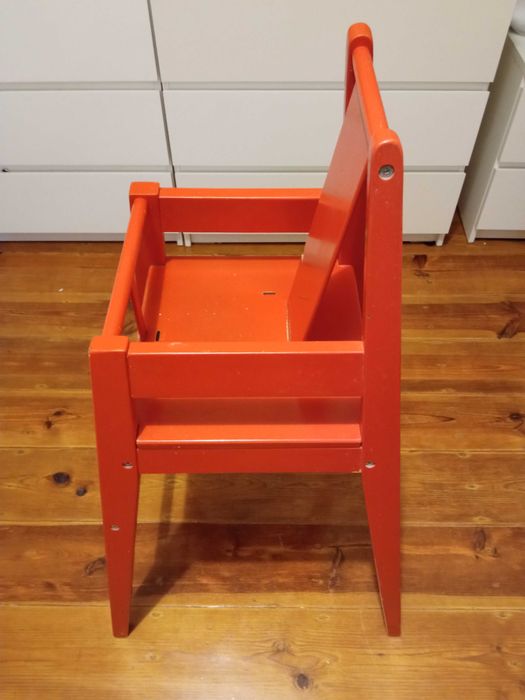 Cadeira de refeição IKEA vermelha