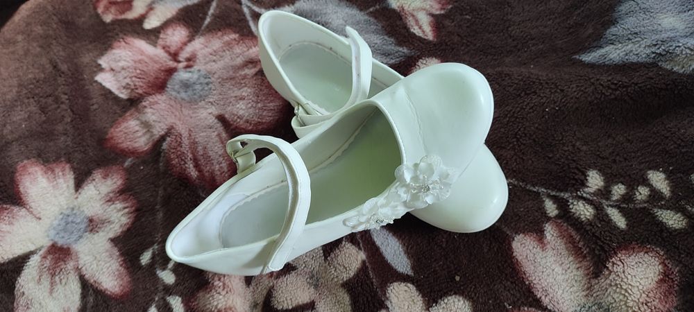 Sprzedam buty komunijne