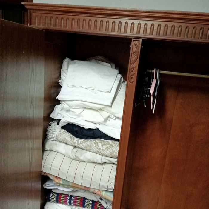 Guarda fatos em madeira