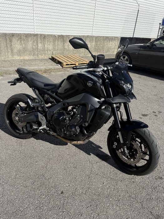 Yamaha MT09 imaculada