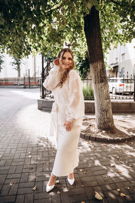 Сукня сатин айворі і Сорочка з вишивкою