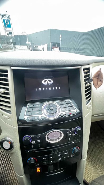 Infiniti QX70  3,7 2016 р