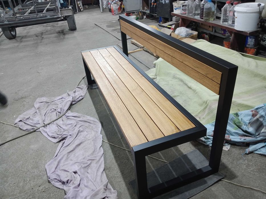 Лавка в стилі ,,Loft,, з дубовими рейками