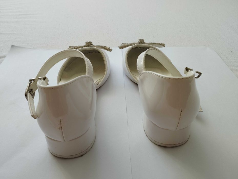 Buty lakierki komunijne białe r33