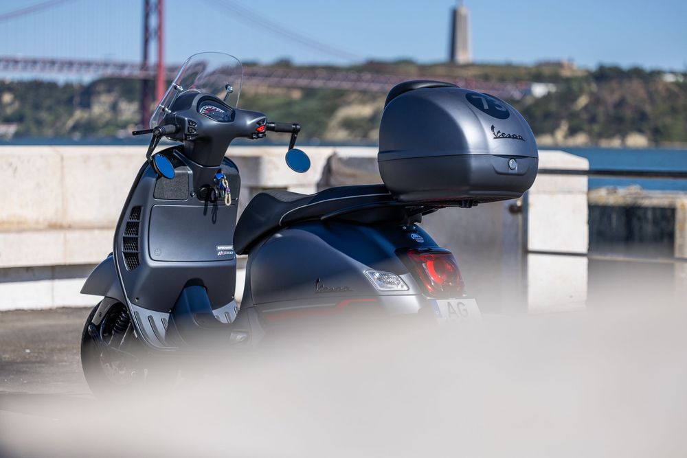 Vespa 300 GTS +Top Case + vidro proteção + Termignoni completo