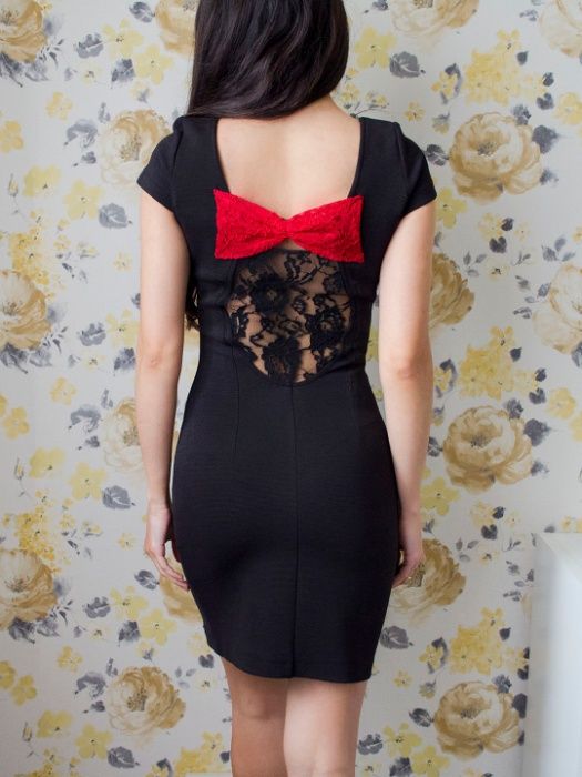 Шикарное платье с очень красивой спинкой Jeanne D'Arc