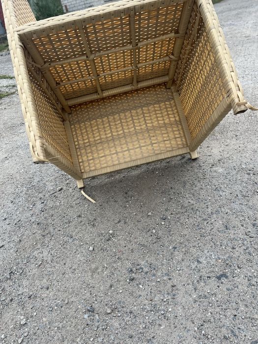 Крісла зі штучного ротангу