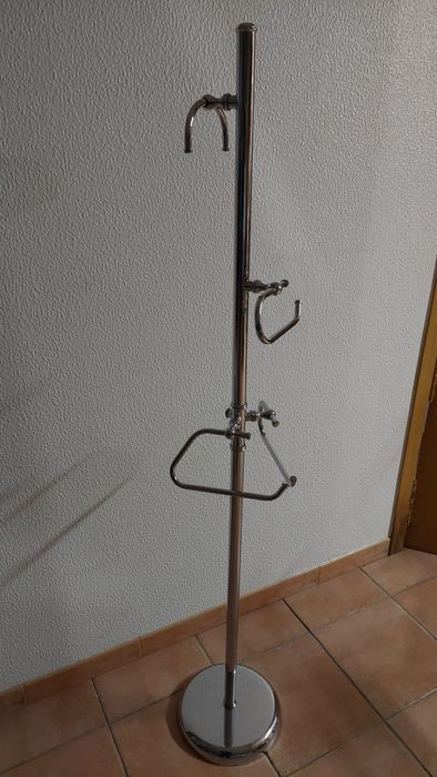 Toalheiro metálico vertical