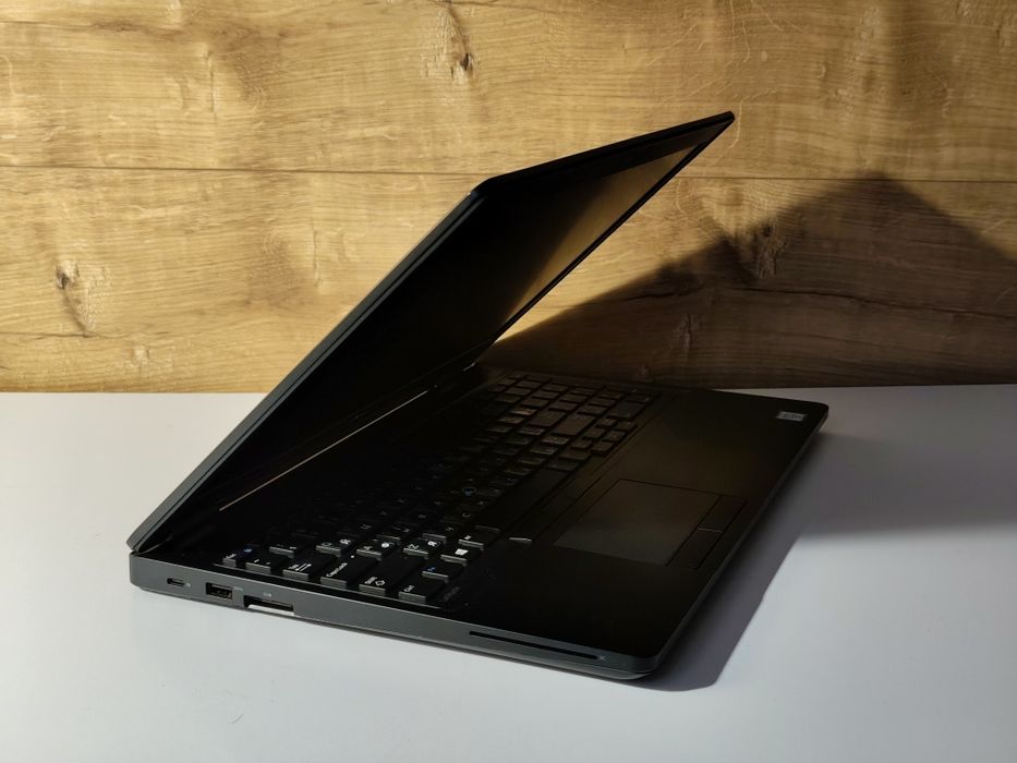 Потужний Dell 15.6" FHD/Core i5-6300U/2.50GHz/12 ОЗП/SSD 256/бат.4 год