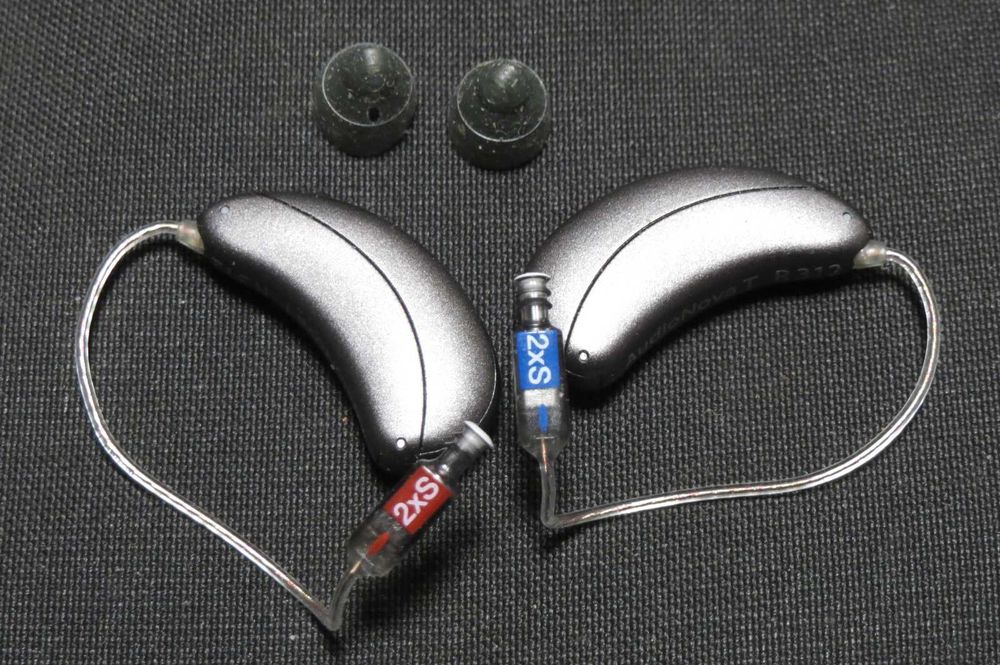 2 aparaty słuchowe AUDIONOVA T R312 lewy / prawy stan jak nowy !