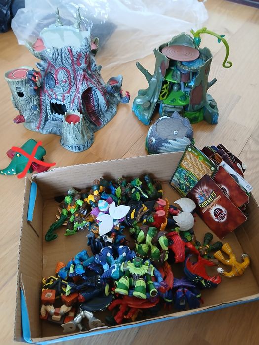 32 Gormiti com cenários