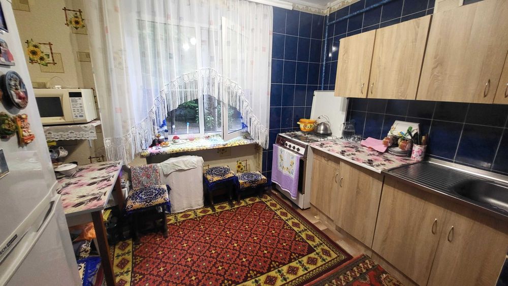 Продаж 2-х к.кв. вул. Сеченова буд. 48/64 заводський район 1/5 поверх високий.