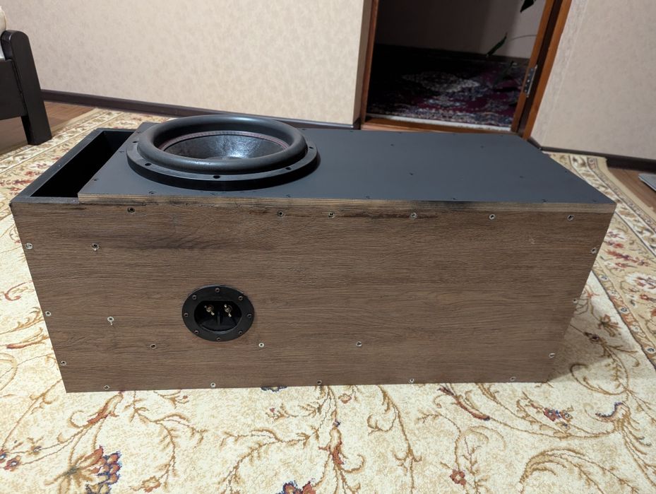 Продам сабвуфер DST PSW-31D2