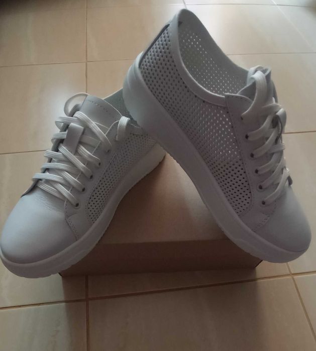 Кросівки жіночі шкіряні