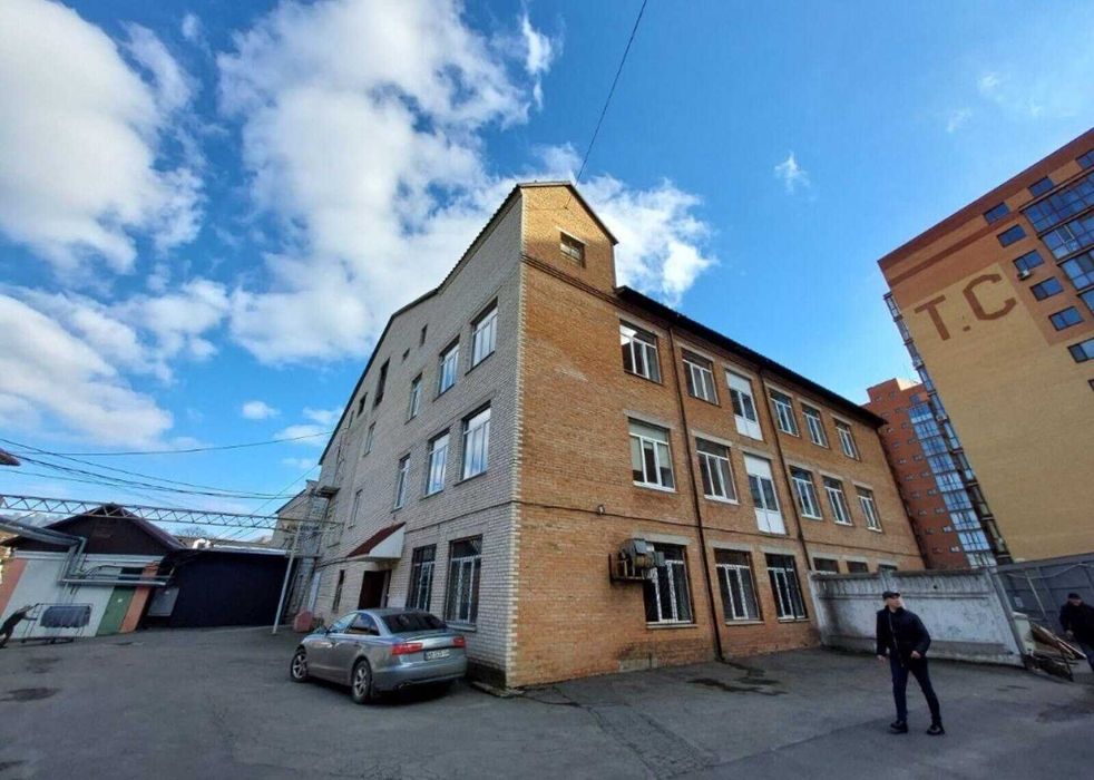 Оренда комерційного приміщення на вул. Замостянська