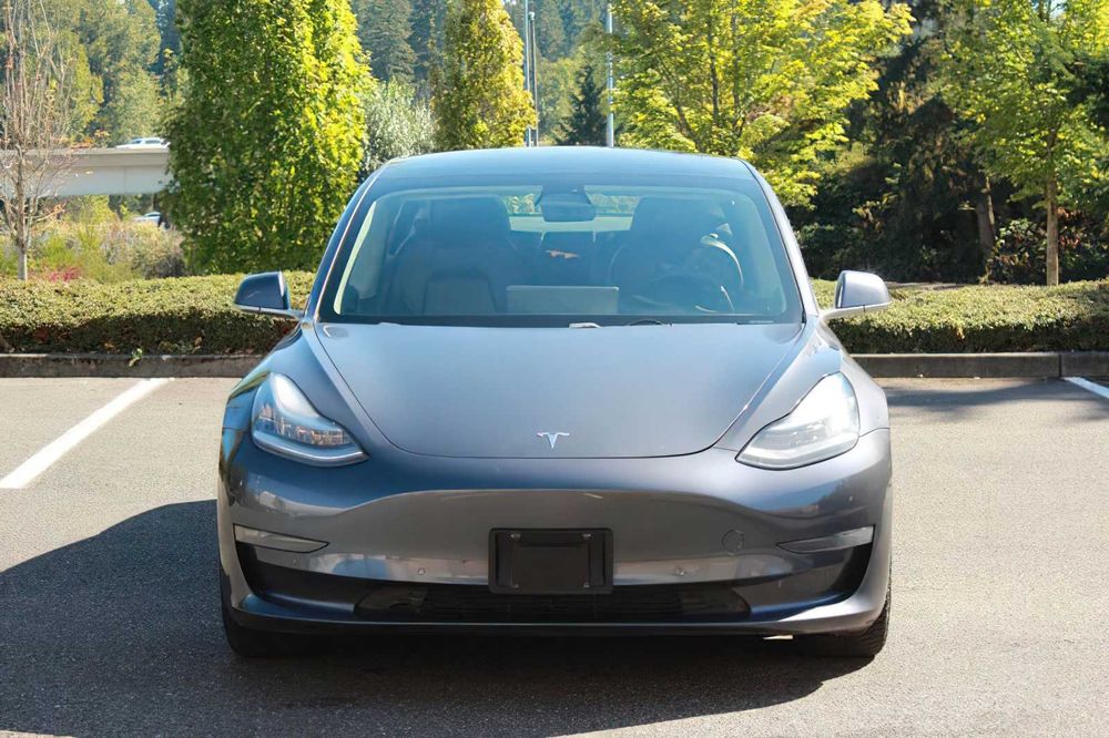 Tesla Model 3 Long Range      2019