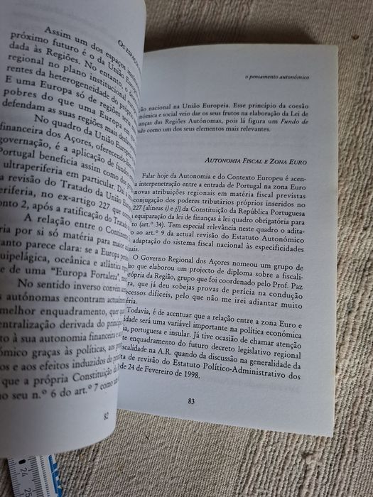 Açores livro de Medeiros Ferreira