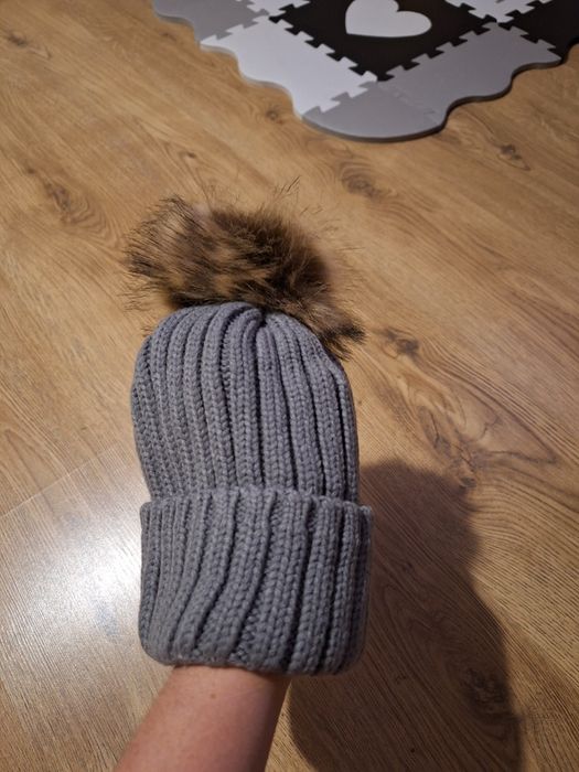 Czapka pompon nowa z metką damska