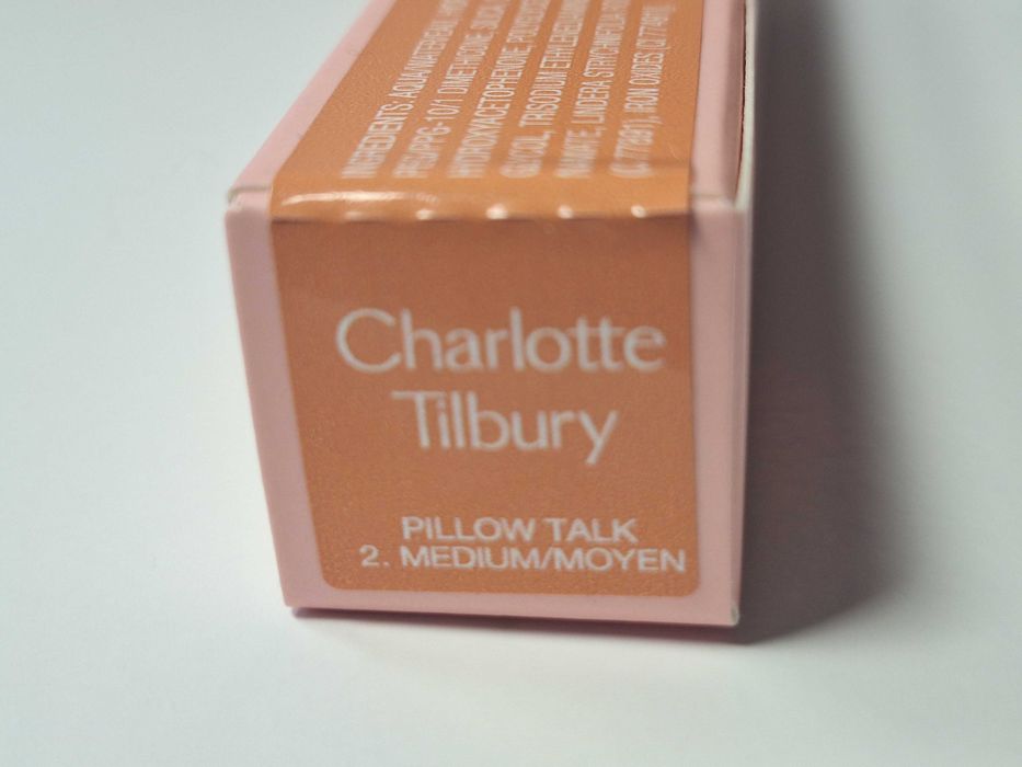Charlotte Tilbury rozświetlacz w płynie Pillow Talk Medium 12 ml