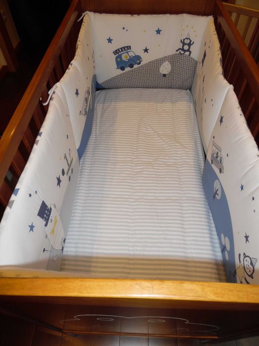 Cama Bebe, madeira, robusta, com adaptador para câmara vigilância