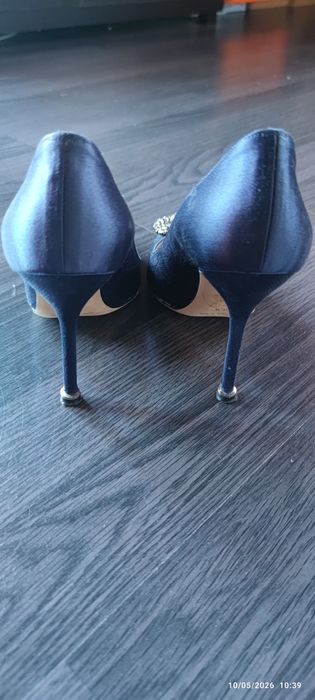 Manolo Blahnik Hangisi