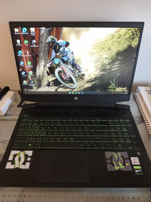 Portátil HP 16-a0044ns
