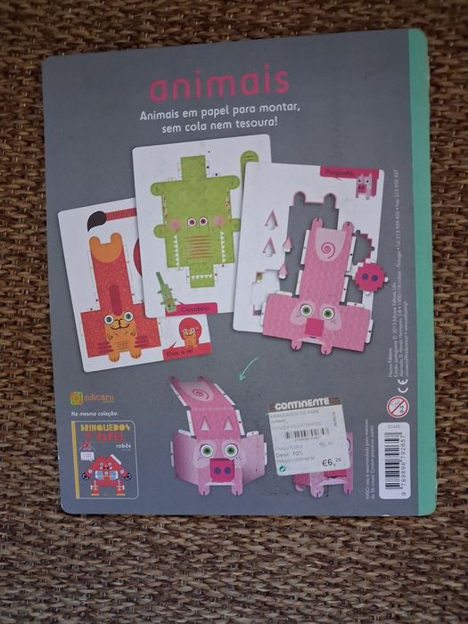 Animais em papel construção