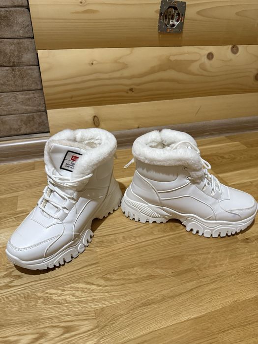 Ботінки жіночі зимові