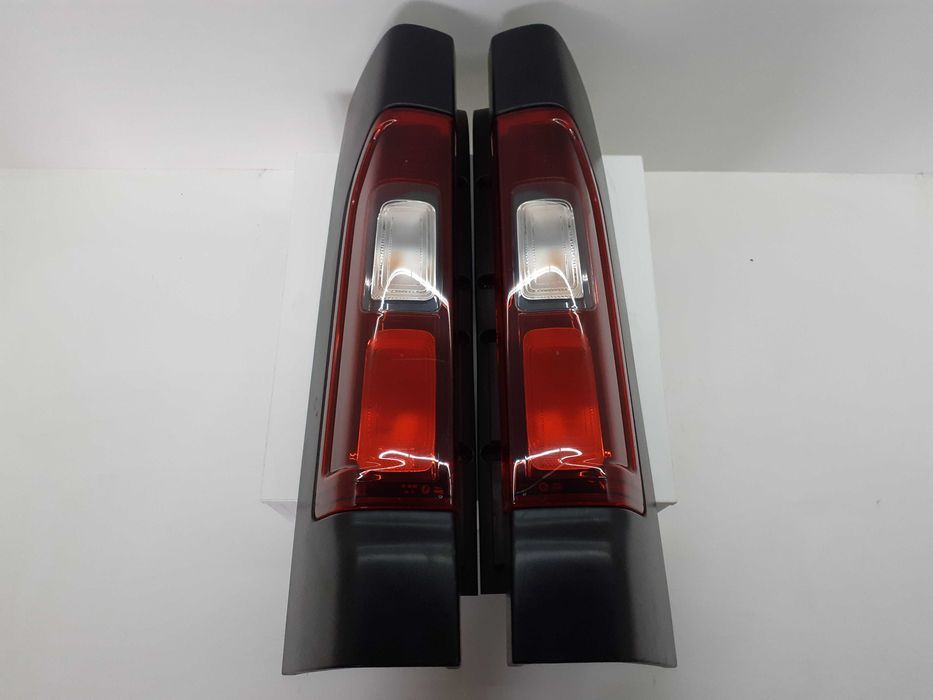 Lampy tylne Klapa Renault Trafic Opel Vivaro - Różne Kolory