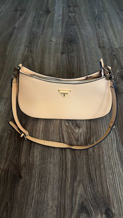 Продаю жіночу сумку Guess