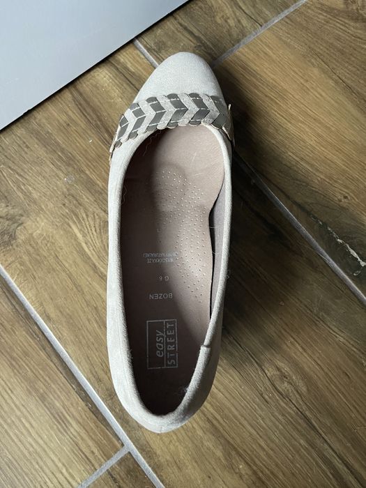 Buty na małym obcasie