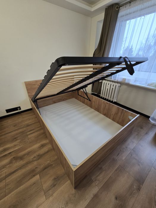 Łóżko z materacem, 140 x 200 cm