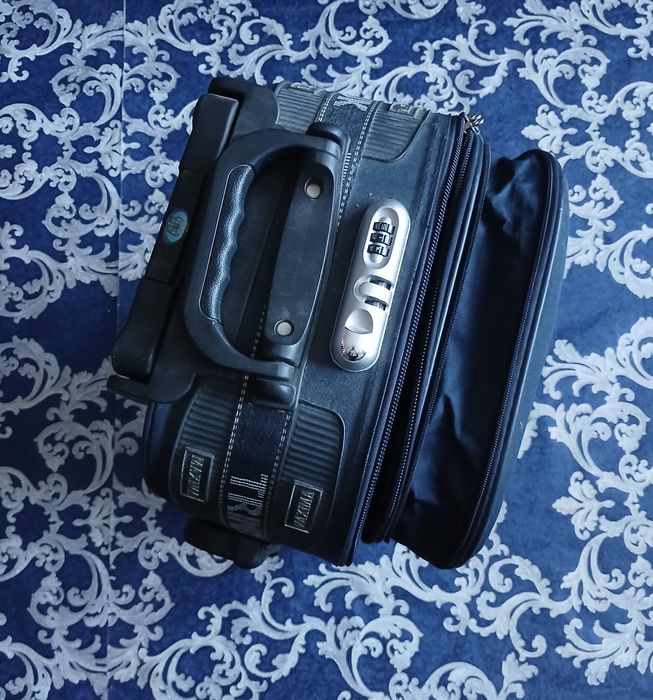 Чемодан маленький