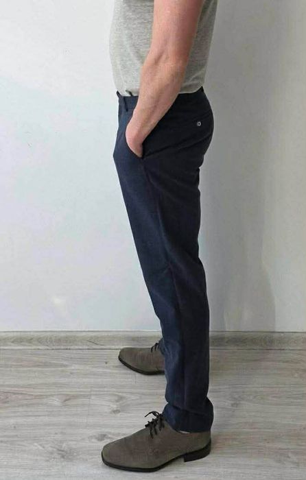 Massimo Dutti spodnie eleganckie męskie M
rozmiar M 
Kolor:granat 
Sta